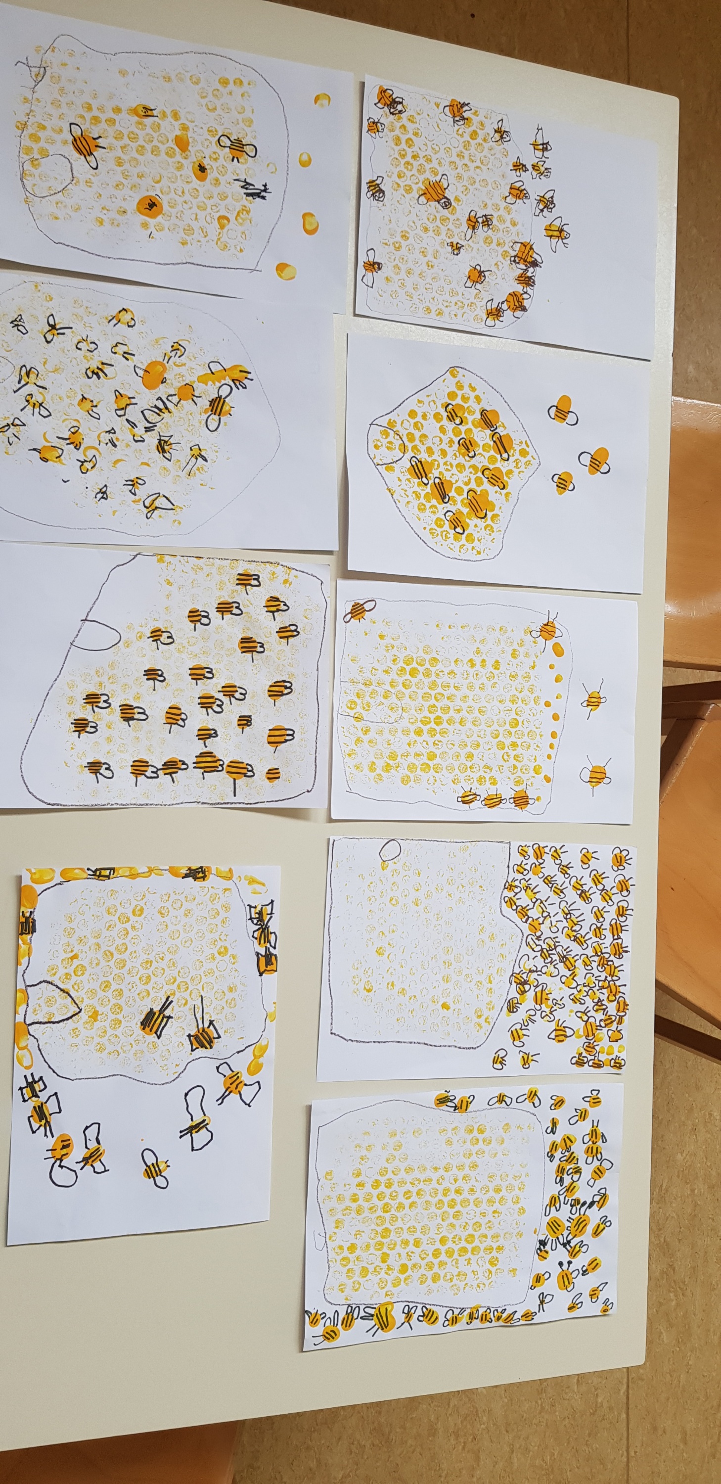 Der Imker bei den 'Bienen'.