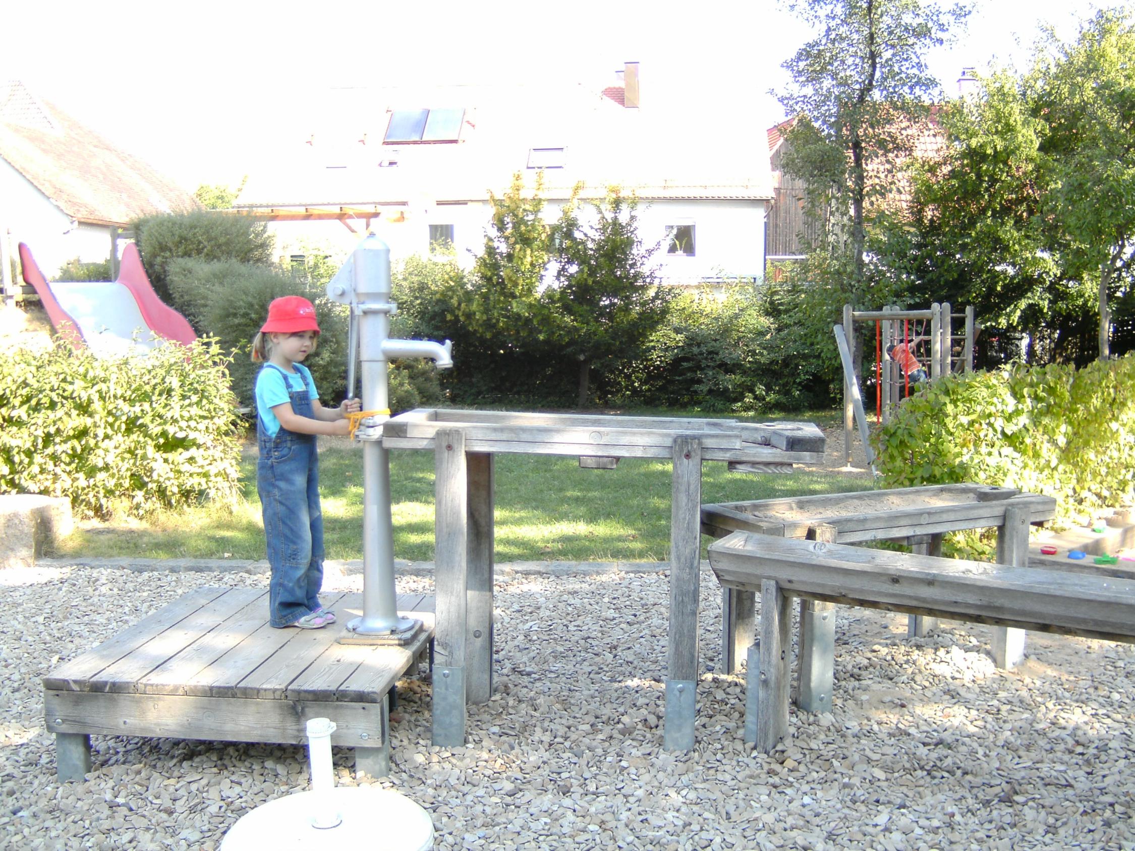 Natur erleben am Wasserspielplatz
