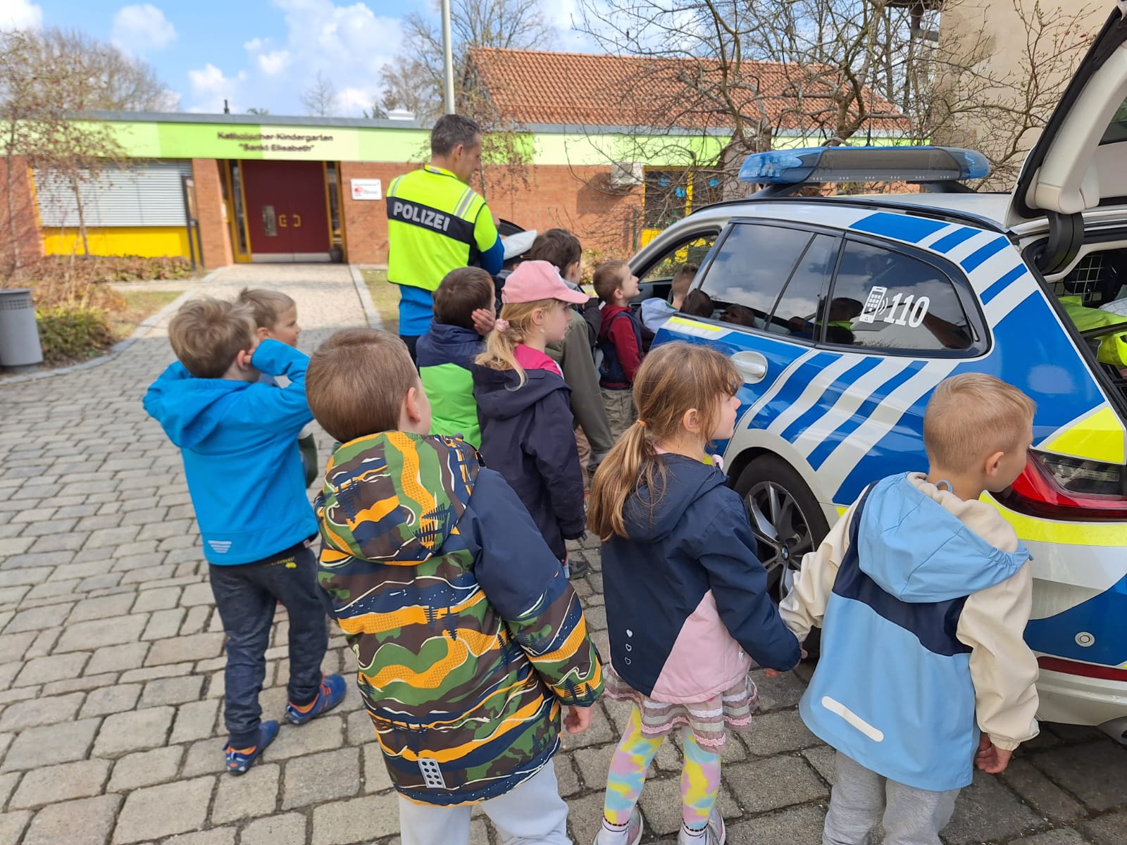 Polizeibesuch Schulwegtraining