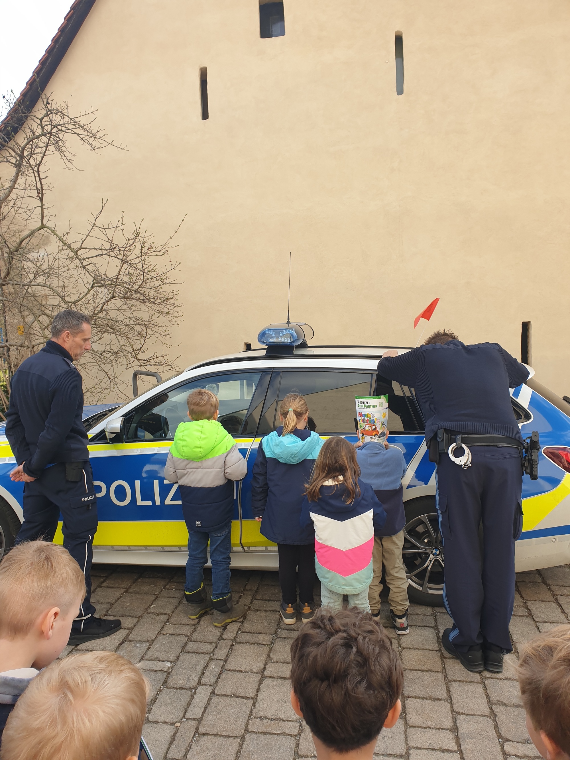 Polizeibesuch Schulwegtraining